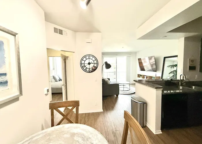 Spacious And Central With A Pool View
